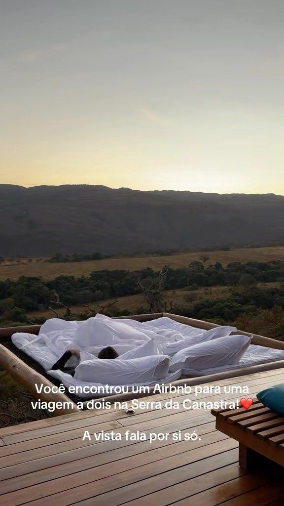 Capa do Reel no chalé Zandaia: cama ao ar livre com vista para a Serra da Canastra